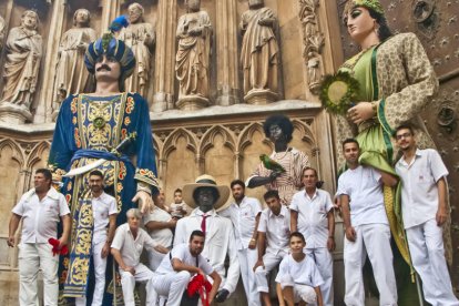 Imatge dels Gegants Moros i Negritos de la ciutat.