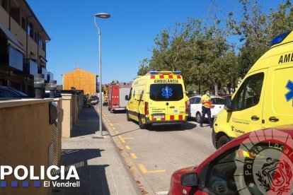 Tres dotacions de Bombers s'han desplaçat a l'Avinguda Tancat de la Plana.