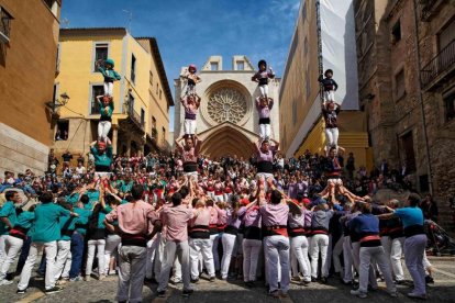 Pilars de les quatre colles castelleres de de Tarragona en la tradicional actuació de la Diada Nacional.