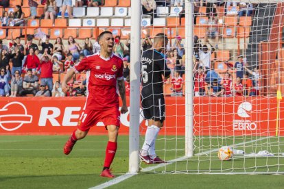 Dani Romera va firmar el seu primer 'hat-trick' amb la samarreta del Nàstic de Tarragona.