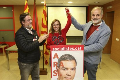 Joan Ruiz i Sandra Guaita (dreta), els dos diputats al Congrés, amb Santi Castellà (esquerra), que repeteix com a senador.