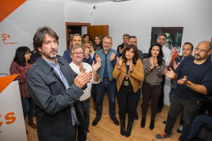 Sergio del Campo, cap de llista de Ciutadans pel Congrés a Tarragona, rebent el suport de la militància a la seu de Tarragona.