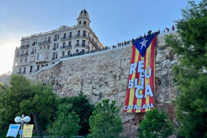 Imatge de l'estelada que van desplegar al Balcó del Mediterrani.