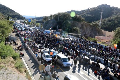 Imatge del tall de l'AP-7 provocat per la concentració organitzada per Tsunami Democràtic