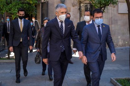 Imagen de archivo del ministro del Interior, Fernando Grande-Marlaska, y el presidente de la Generalitat, Pere Aragonès.