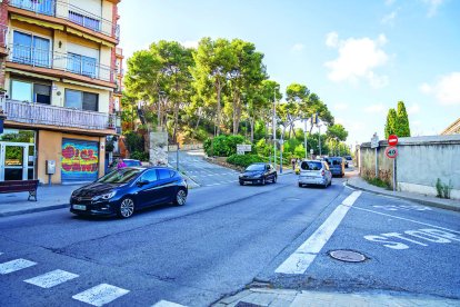 Avenida Rovira y Virgilio esquina con carretera del cementerio.