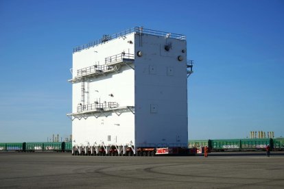 Aspecto de una de las superesctructures ya construides a la prolongación del Muelle de Cantabria.