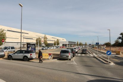 El estado que presenta en la actualidad el exterior del centro sanitario reusense.