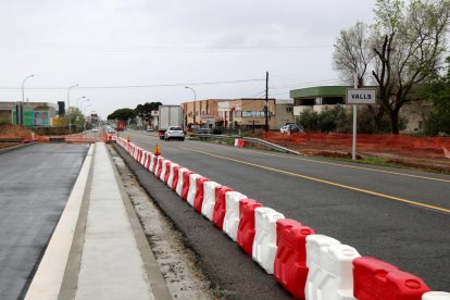 Una de les entrades de Valls on s'estan fent obres per ampliar el polígon industrial

Data de publicació: dimarts 19 d'abril del 2022, 08:00

Localització: Valls

Autor: Mar Rovira