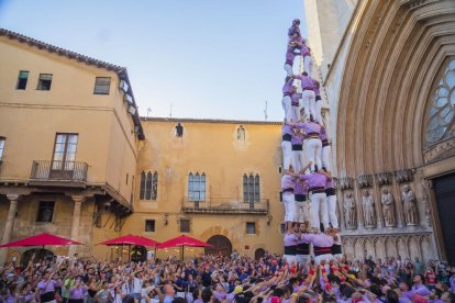 El Pla de la Seu, ple de gom a gom per gaudir dels castells.