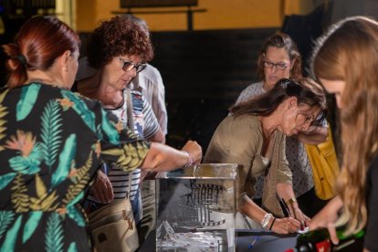 Imatge del públic de l'Arboç durant la votació popular.