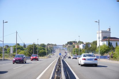 Imatge d'arxiu de l'N-240, on s'ampliaran voreres i s'instal·larà un nou carril bici.