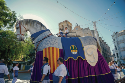 El Cavall dels Nebot va copsar, novament, l'atenció de riudomencs i forans durant el seguici.