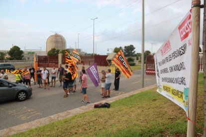 Los trabajadores de Falck han hecho una acción informativa previa a la huelga este viernes por la mañana.