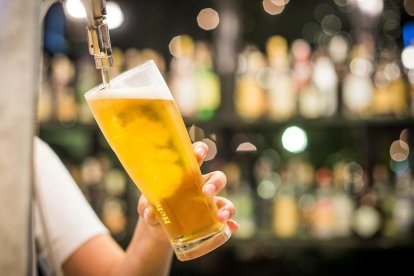 Els experts recorden que cap consum d'alcohol és segur.