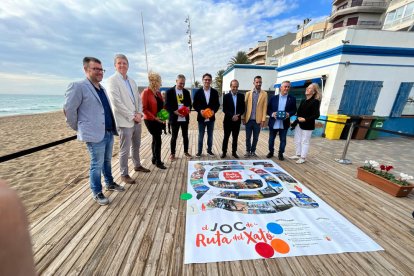 Al centre, el mestre pastisser Oriol Balaguer en la inauguració.