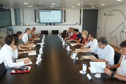 Miembros de la Mesa Institucional de Cruceros reunida para hacer el seguimiento de la actividad de la temporada de este año.