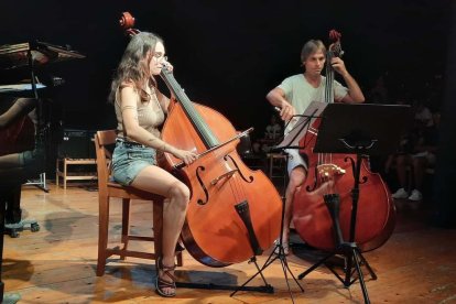 Imagen de archivo de alumnos del Estudio de música de Tarragona.