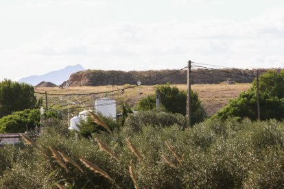 L'aspecte que presenta, des de l'exterior, el recinte on s'emmagatzemen restes d'activitat industrial.