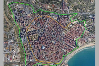 Mapa de la zona delimitada per a implantar la ZBE durant la primera fase (taronja) i durant la segona (verd).