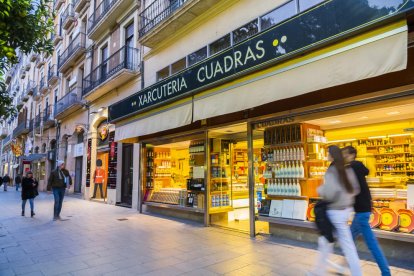 Façana de la Xarcuteria Cuadras, establiment de la Rambla Nova que va ser inaugurat el 1920.