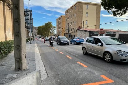 Imatge de les places d'aparcament dissuasiu que s'eliminaran per tornar a recuperar els dos carrils de sortida.