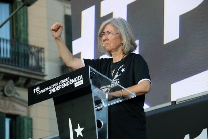 La presidenta de l'ANC, Dolors Feliu, en la seva intervenció durant l'acte polític de la manifestació de la Diada a Barcelona.