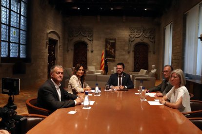 Imatge de la reunió entre el Govern, l'ANC i l'AMI.