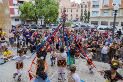 El Ball de Gitanes no havia estrenat nou pal des de 1994, quan també van presentar nou vestuari.