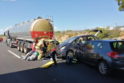 En el accidente la cisterna del camión no ha sufrido ningún daño.