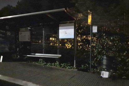 La parada Educacional l'utilitzen molts estudiants per anar a la universitat o tornar a casa.