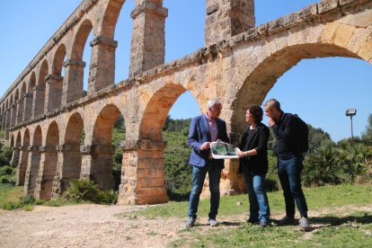 La directora general d'ecosistemes forestals Anna Sanitjas, el director de Serveis Territorials Àngel Xifré i el cap de secció de boscos d'Acció Climàtica Carles Miranda expliquen el pla de prevenció d'incendis

Data de publicació: divendres 13 de maig del 2022, 12:45

Localització: Tarragona

Autor: Ariadna Escoda