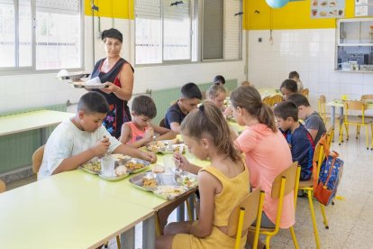 El menjador escolar al col·legi Centcelles.