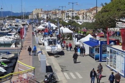 Vista aèria de l'edició del 2019 de la Fira Marítima de la Costa Daurada al port de Cambrils.