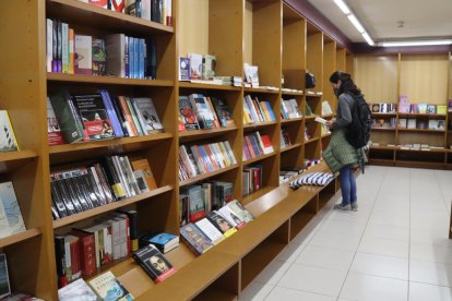 La iniciativa se ha llevado a cabo con la colaboración de las librerías Adserà y La Capona.