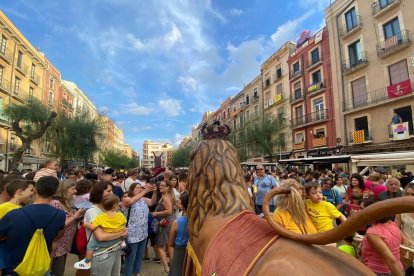 La Cercavila del Convit del 700 ha començat a la Plaça de la Font.