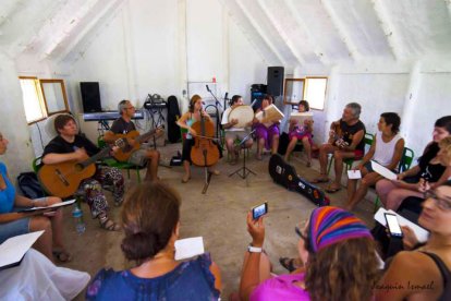 El campus inclou tallers de cant, dansa, instrumentació i percussió corporal.