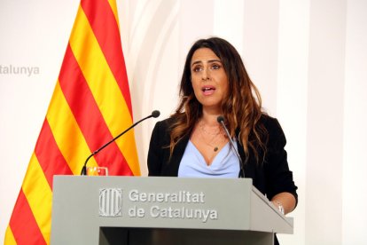 La portavoz del Gobierno, Patrícia Plaja, durante una rueda de prensa.