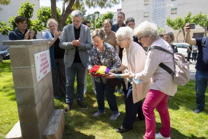 Imatge de l'acte d'homenatge a la plaça dels Deportats tarragonins al barri de Sant Pere i Sant Pau.