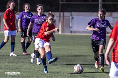 La capitana Josune Salvador durant un partit.