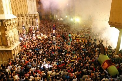 Imatge de l'entrada del braç de Santa Tecla a la catedral.