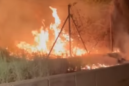 Imagen del incendio en el cementerio.