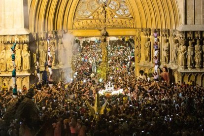 La entrada del Brazo de Santa Tecla en la Catedral, en una edición pasada.