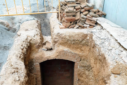 Imatges de l'estat actual del refugi i l'accés pel carrer sant Jaume.