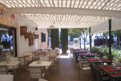 Imatge del bar-restaurant del Parc del Pescador de Cambrils, on s'ha iniciat la seva reforma.