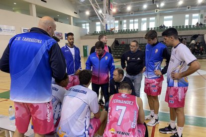 Imatge de la banqueta durant el partit del CBT a Saragossa.