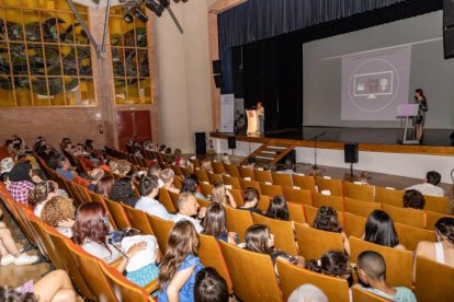 Imatge de l'entrega de la quinzena edició del Premi Federico Mayor Zaragoza a l'Auditori de Tortosa.