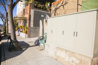 Las cajas de luz recientemente instaladas en el barrio.