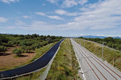 L'Ajuntament arranja els camins afectats pel corredor del Mediterrani