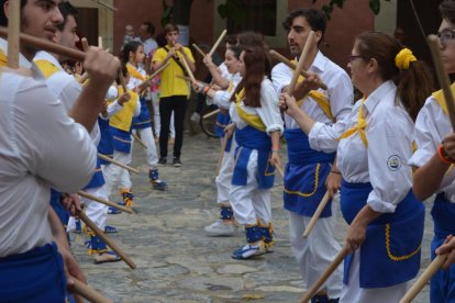 El ball de bastons de Salou en una de les seves actuacions.